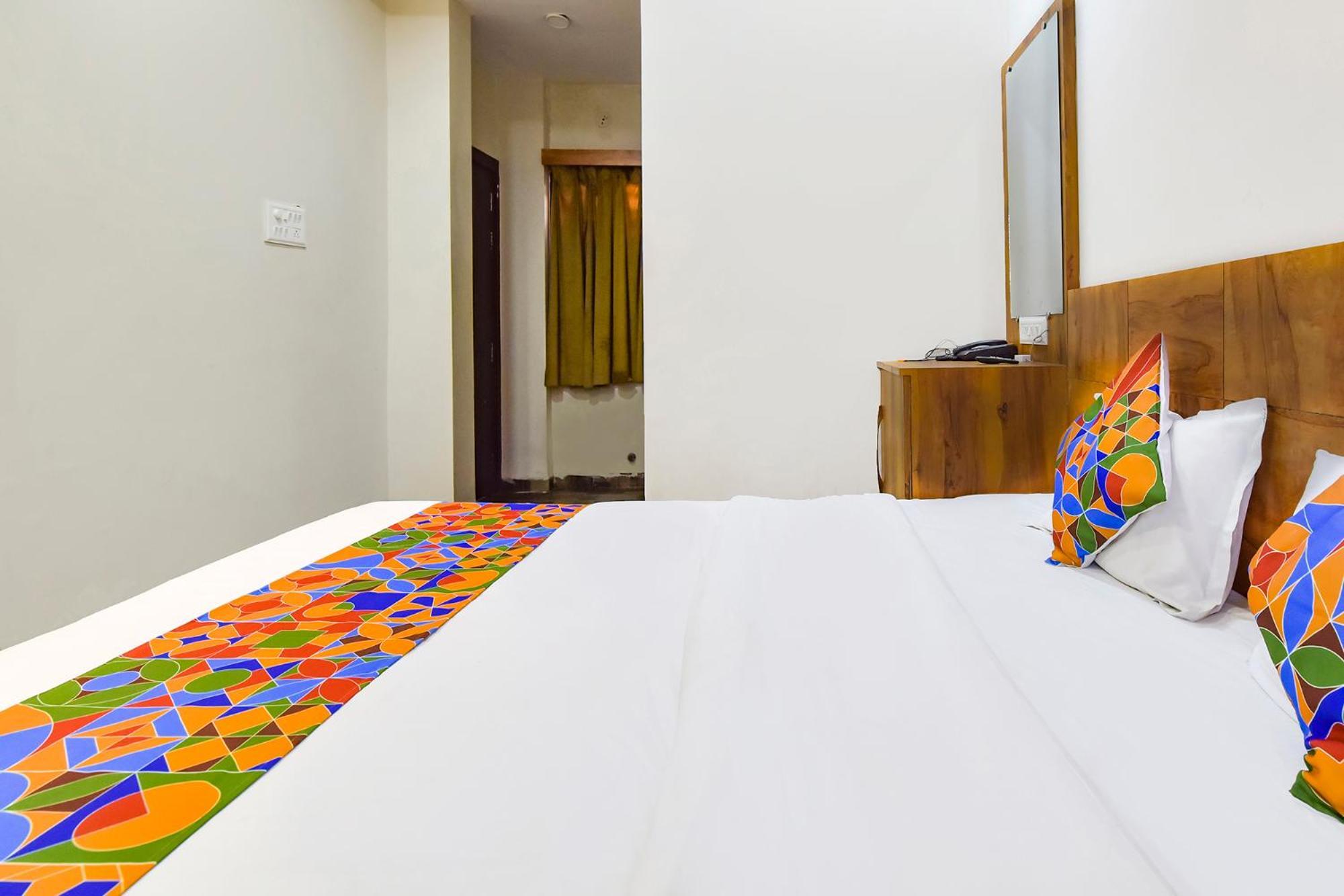 Fabexpress Nishesh Tower Hotel Ujjain Exterior photo